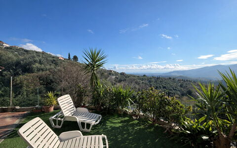 Casa di Bruna Seaview, Albenga: Landschaft, Bergstation, Resort, Eco Hotel, Landscaping, Gartenmöbel, Balkon, Schwimmbad