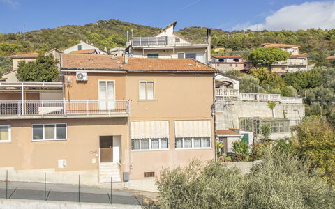 Casa di Bruna Seaview, Albenga: Wand, Gebäude, Wohngebiet, Die Architektur, Nachbarschaft, Haus, Zuhause, \Stadt, Dach, Menschliche Siedlung