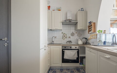Casa di Bruna Seaview, Albenga: Küche, Küchengerät, Interior Design, Flooring, Countertop, Cabinetry, Möbel, Holz, Major Appliance, Fussboden