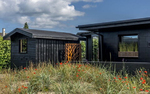 Solfrid - 900M from the Sea: Blau, Strauch, Hütte, Ground, Garten, Estate, Schatten, Landscaping, Bauernhaus, Eco Hotel
