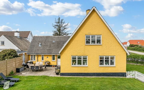 Fränze - 500M from the Sea: Hütte, Hinterhof, Garten, Gartenbauten, Schuppen, Abstellgleis, Gartenmöbel, Blockhaus, Outdoor Struktur, Hütte