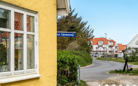 Fränze - 500M from the Sea: Hütte, Hinterhof, Garten, Gartenbauten, Schuppen, Abstellgleis, Gartenmöbel, Blockhaus, Outdoor Struktur, Hütte