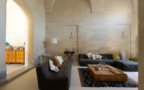 Palazzo Villani Lubelli: Möbel, Interior Design, Wand, Flooring, Fussboden, Couch, Wohnzimmer, Decke, Zimmer, Beleuchtung