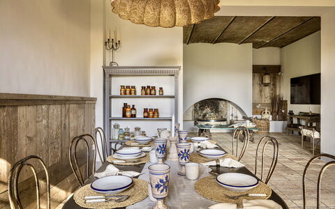 Villa Chiovada: Möbel, Interior Design, Tabelle, Geschirr, Beleuchtung, Servierware, Küche & Esszimmer Tisch, Esszimmer, Zimmer, Stuhl
