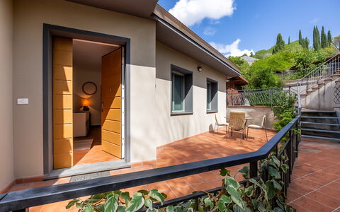 Il Ferrone Apartment with Garden - Greve in Chiant: Zuhause, Die Architektur, Holzbeize, Estate, Hartholz, Balkon, Eco Hotel, Design, Deck, Daylighting