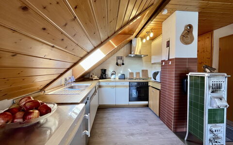Bienek: Holz, Küche, Möbel, Flooring, Decke, Interior Design, Countertop, Major Appliance, Fussboden, Zuhause
