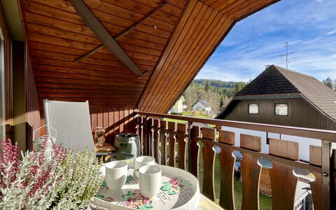 Bienek: Holz, Haus, Zuhause, Hütte, Hartholz, Holzbeize, Eco Hotel, Balkon, Design, Abstellgleis