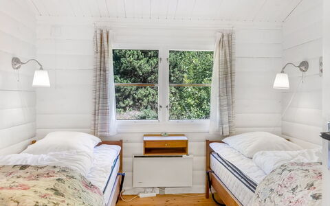 Reinhardt - 800M from the Sea: Holz, Interior Design, Möbel, Schlafzimmer, Zuhause, Bett, Fussboden, Flooring, Decke, Zimmer