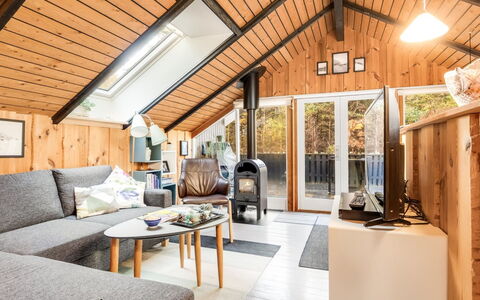 Else - 470M from the Sea: Holz, Interior Design, Möbel, Decke, Zuhause, Zimmer, Wohnzimmer, Hütte, Dachboden, Couch