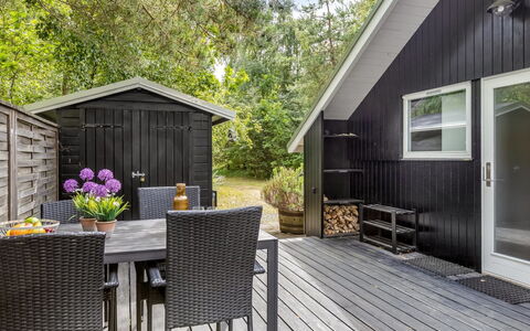Else - 470M from the Sea: Holz, Veranda, Hartholz, Planke, Deck, Hütte, Schatten, Garten, Holzboden, Holzbeize