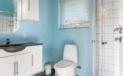 Tjorven - 400M from the Sea: Armatur, Badezimmer, Flooring, Interior Design, Fussboden, Sinken, Bad Sink, Toilette, Zapfhahn, Installation
