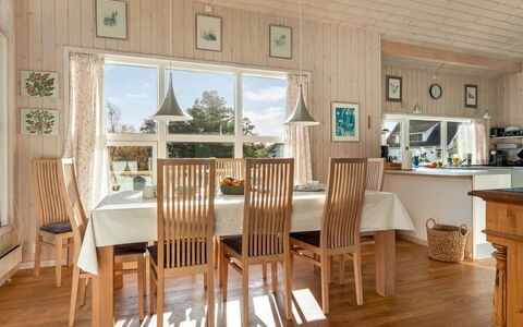 Tjorven - 400M from the Sea: Möbel, Flooring, Interior Design, Fussboden, Holzboden, Holz, Decke, Küche & Esszimmer Tisch, Esszimmer, Light Fixture