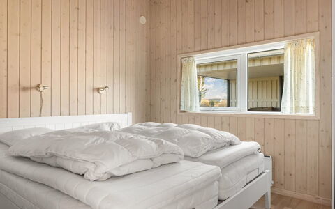 Tjorven - 400M from the Sea: Schlafzimmer, Bett, Holz, Interior Design, Bettdecke, Bedding, Fussboden, Decke, Flooring, Möbel