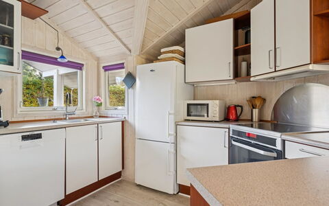 Gyda - 840M from the Sea: Interior Design, Flooring, Major Appliance, Küche, Holz, Fussboden, Decke, Küchengerät, Countertop, Möbel