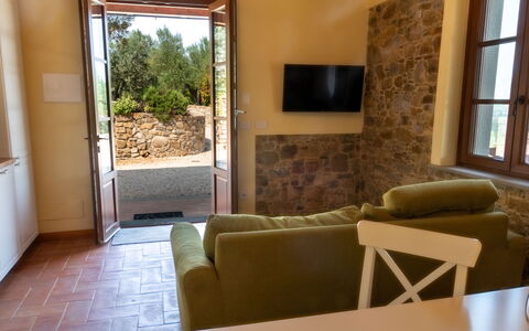 Marina's Lodge: Wand, Möbel, Flooring, Interior Design, Fussboden, Tabelle, Zimmer, Stuhl, Wohnzimmer, Decke