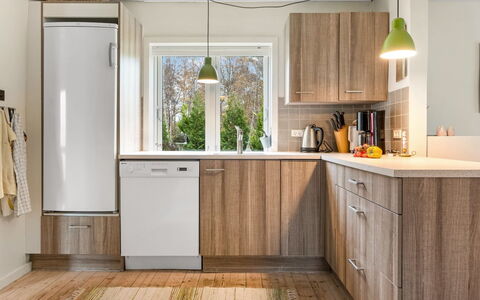 Paule - 1.3Km from the Sea: Küche, Countertop, Küchengerät, Major Appliance, Flooring, Cabinetry, Möbel, Holz, Interior Design, Haushaltsgerät