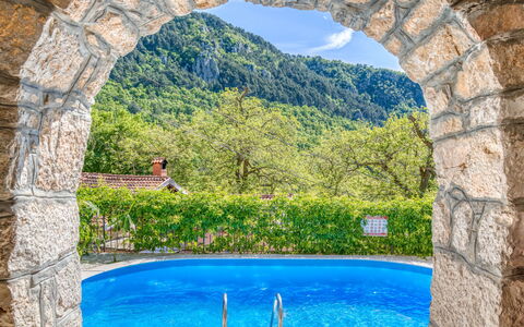 Sirotnjak 2: Bogen, Steinwand, Schwimmbad, Eco Hotel, Hazienda, Bogenbrücke, Resort