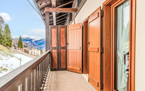Le Campanule: Holz, Hartholz, Holzbeize, Planke, Holzboden, Balkon, Geländer, Baluster, Holz, Deck