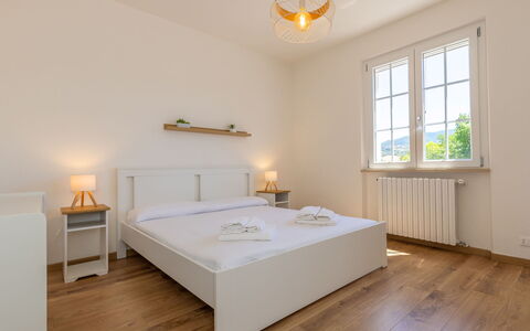 Enda: Bett, Interior Design, Schlafzimmer, Flooring, Fussboden, Decke, Holz, Bedding, Bettdecke, Möbel