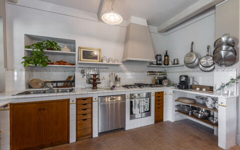 Aqua Bio Retreat: Küche, Countertop, Küchengerät, Interior Design, Herd, Cabinetry, Flooring, Holz, Major Appliance, Möbel