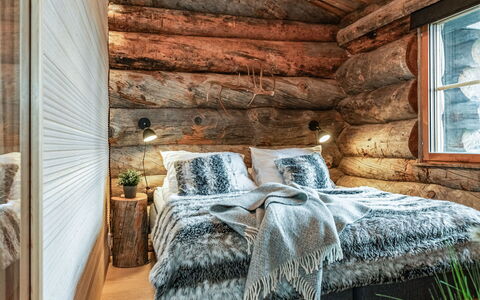 Tunturin Villa Pipo: Holz, Schlafzimmer, Interior Design, Linens, Bedding, Bett, Flooring, Bettdecke, Fussboden, Bettrahmen