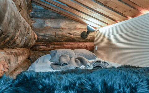 Tunturin Villa Pipo: Holz, Linens, Schlafzimmer, Bedding, Bettdecke, Holzbeize, Natürliches Material, Blockhaus, Bett, Hartholz