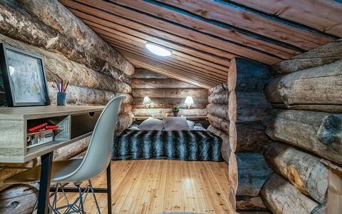 Tunturin Villa Pipo: Holz, Schlafzimmer, Decke, Zuhause, Bettdecke, Bedding, Hartholz, Bett, Blockhaus, Linens