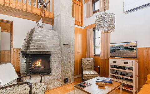Maijantupa: Holz, Interior Design, Decke, Möbel, Zimmer, Zuhause, Wohnung, Fussboden, Wohnzimmer, Blockhaus