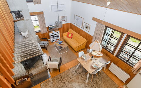 Maijantupa: Holz, Interior Design, Flooring, Fussboden, Decke, Couch, Möbel, Wohnzimmer, Zimmer, Wohnung