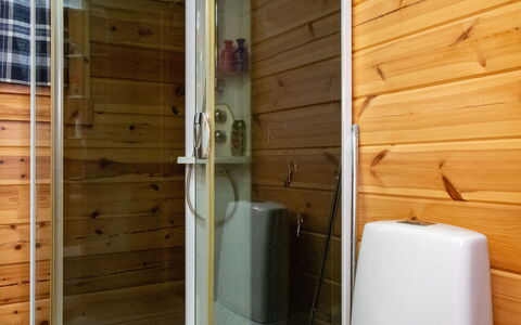 Susiranta: Flooring, Holz, Fussboden, Armatur, Interior Design, Badezimmer, Zimmer, Holzbeize, Installation, Tür
