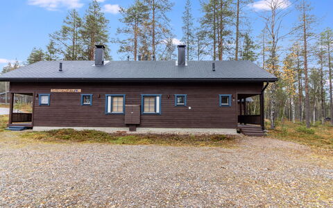 Tunturimustikka 13 B: Gebäude, Wohngebiet, Fenster, Haus, Zuhause, Dach, Die Architektur, Nachbarschaft, Fassade, \Stadt