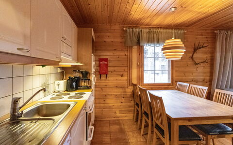 Tunturimustikka 13 B: Gebäude, Wohngebiet, Fenster, Haus, Zuhause, Dach, Die Architektur, Nachbarschaft, Fassade, \Stadt