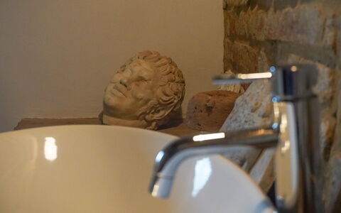 Villa la Dolcevita: Armatur, Zapfhahn, Installation, Bad Sink, Sinken, Badezimmer, Spiegel, Fliese