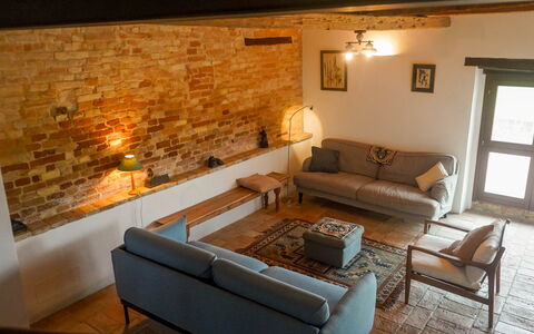 Villa la Dolcevita: Möbel, Interior Design, Wand, Flooring, Couch, Holz, Decke, Fussboden, Wohnzimmer, Zimmer