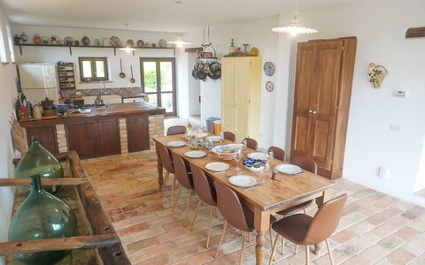 Villa la Dolcevita: Möbel, Interior Design, Flooring, Tabelle, Holz, Küche & Esszimmer Tisch, Stuhl, Fussboden, Esszimmer, Decke