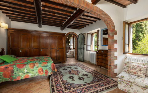 Mulino di Carpineto with Pool Gaiole in Chianti: Möbel, Interior Design, Bett, Schlafzimmer, Wand, Holz, Decke, Flooring, Zimmer, Fussboden