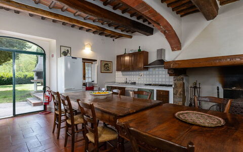 Mulino di Carpineto with Pool Gaiole in Chianti: Möbel, Interior Design, Holz, Flooring, Decke, Küche, Küche & Esszimmer Tisch, Tabelle, Zimmer, Countertop