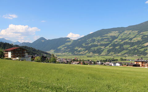 Fügen 225: Bergforms, Berg, Hügel, Hochland, Gebirge, Wiese, Landschaft, Einfach, Wolke, Bergstation