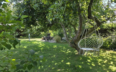 Yvette - 350M from the Sea: Dach, Haus, Zuhause, Hütte, Tür, Abstellgleis, Deck, Veranda, Planke, Hartholz