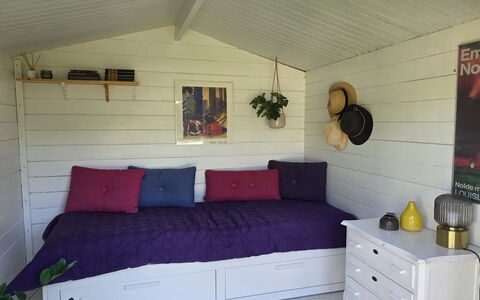 Yvette - 350M from the Sea: Holz, Möbel, Interior Design, Fussboden, Flooring, Schlafzimmer, Zimmer, Bett, Kissen, Kissen