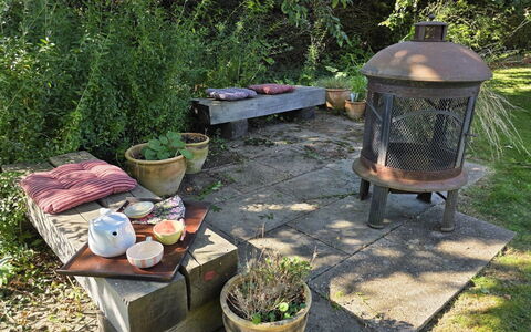 Yvette - 350M from the Sea: Garten, Strauch, Blumentopf, Hinterhof, Gartenmöbel, Garten, Flagstone, Landscaping, Stuhl