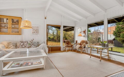 Anelle - 100M from the Sea: Interior Design, Möbel, Flooring, Holz, Decke, Couch, Fussboden, Wohnzimmer, Zuhause, Beleuchtung