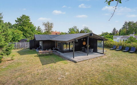 Anelle - 100M from the Sea: Hütte, Hinterhof, Garten, Gartenbauten, Schuppen, Abstellgleis, Gartenmöbel, Blockhaus, Outdoor Struktur, Hütte