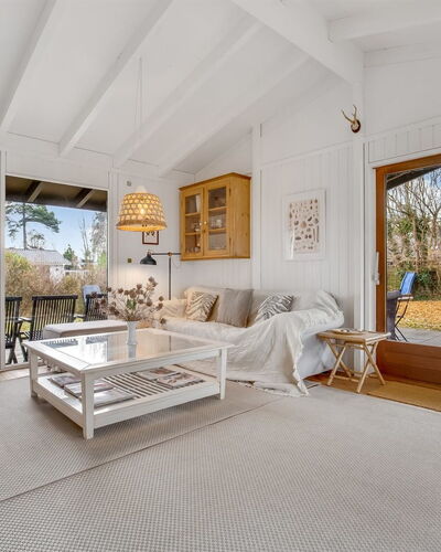 Anelle - 100M from the Sea