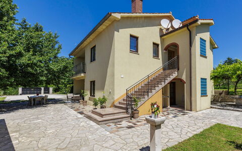Elli: Zuhause, Haus, Tür, Hütte, Estate, Auffahrt, Villa, Garten, Balkon, Hazienda