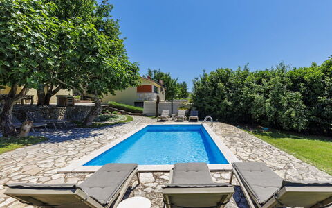 Elli: Schwimmbad, Resort, Schatten, Gartenmöbel, Eco Hotel, Estate, Garten, Freizeit, Hinterhof, Landscaping