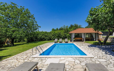 Elli: Blau, Schwimmbad, Resort, Estate, Schatten, Bauernhaus, Hütte, Eco Hotel, Garten, Hinterhof
