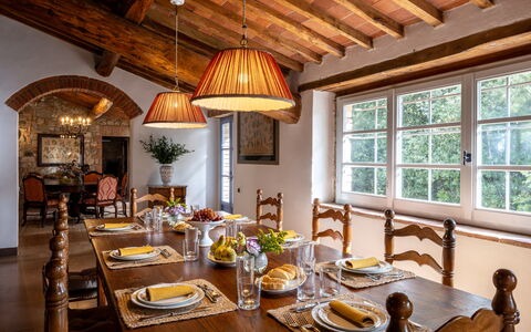 Il Gabbro, Luxury Experience: Möbel, Interior Design, Wand, Tabelle, Holz, Decke, Flooring, Light Fixture, Stuhl, Esszimmer
