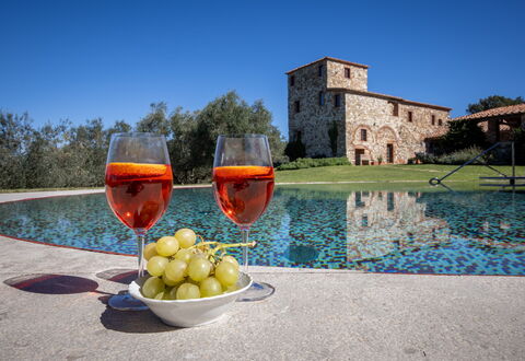 Il Gabbro, Luxury Experience: Dämmerung, Reflexion, Abend, Water Feature, Meteorologisches Phänomen, Reflecting Pool, Schwimmbad, Teich, Sonnenuntergang