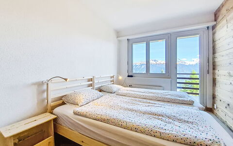 La Roseraie B 24: Holz, Zuhause, Wohnung, Schlafzimmer, Bedding, Bett, Bettrahmen, Hartholz, Einfrieren, Hotel